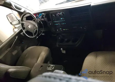 2022 Chevrolet Express G2500 z USA, uszkodzony, nr VIN 1GCWGAFP2N1196203